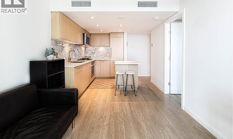 17Xx 8189 Cambie Str...