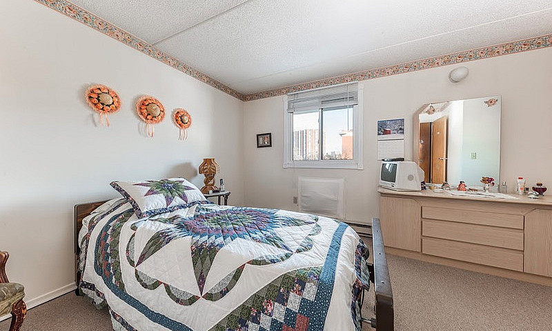 374 Edmonton St- 1 B...