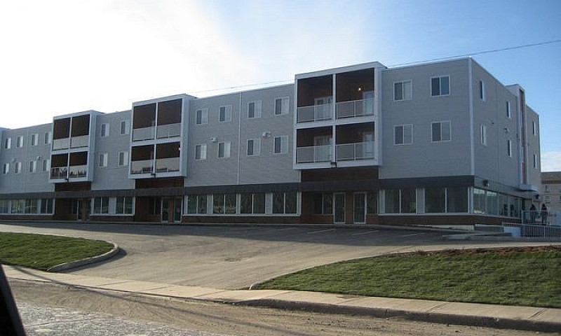 214-8219 Fraser Ave...