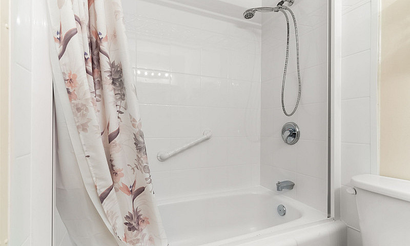 #108 - 4545 Rae St -...