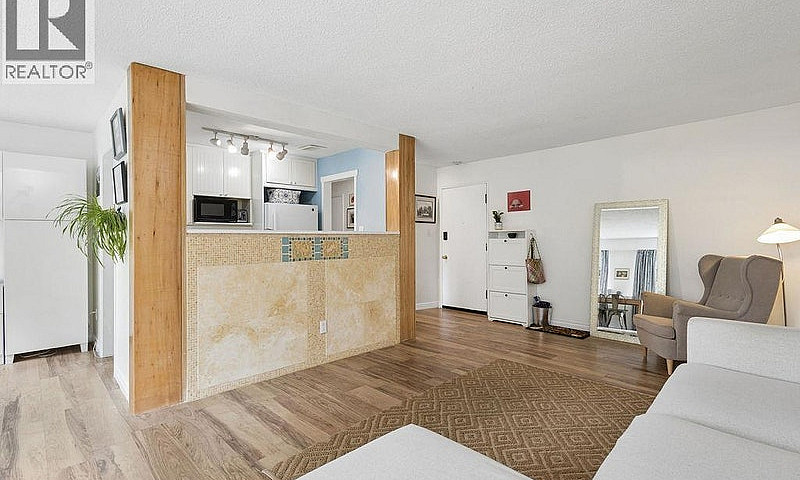 207 2494 Cornwall Av...