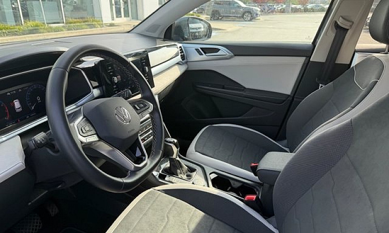 2025 Volkswagen Taos...