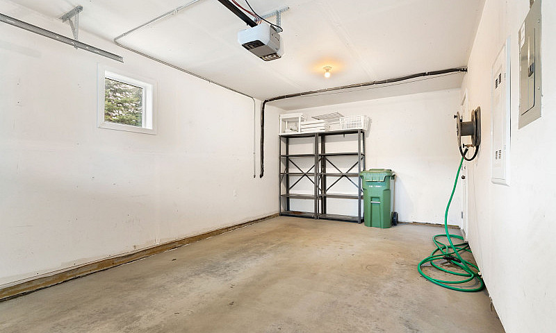 #22-4537 Delhaye Wy-...