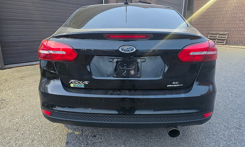 2016 Ford Focus Se *...