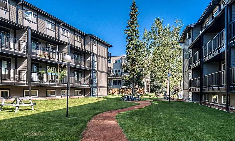 2 Bedroom Bi-Level -...