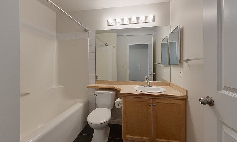 Top Floor Condo In E...