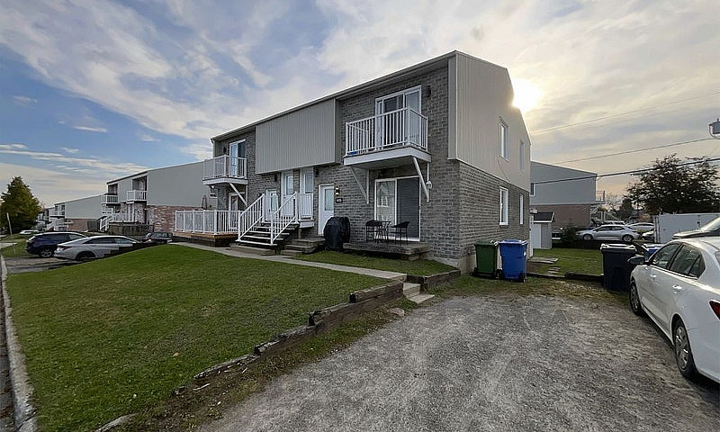 $2,200,000 - 6 Units...