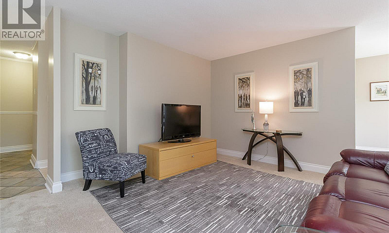 203 1725 Cedar Hill ...