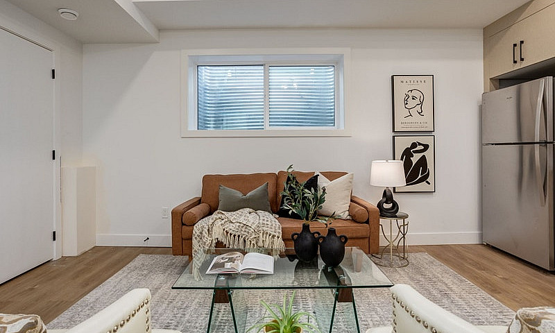 Modern 1-Bed Basemen...