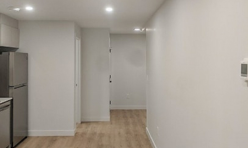 Modern Studio Unit W...