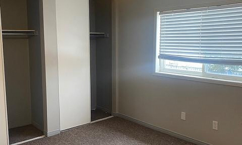 3 Bedroom Barrie T/H...