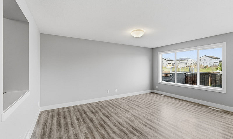 Leduc 3 Bed 2.5 Bath...
