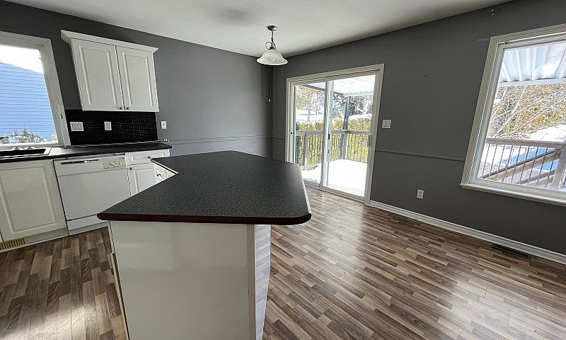 3 Bedroom Upper In M...