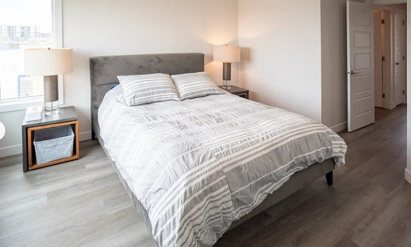 Edmonton-Corner Unit...