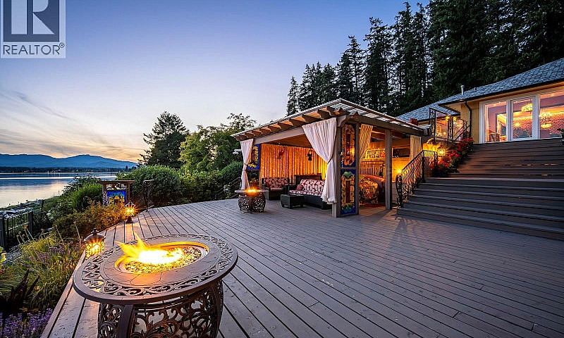2299 Comox Ave Comox...