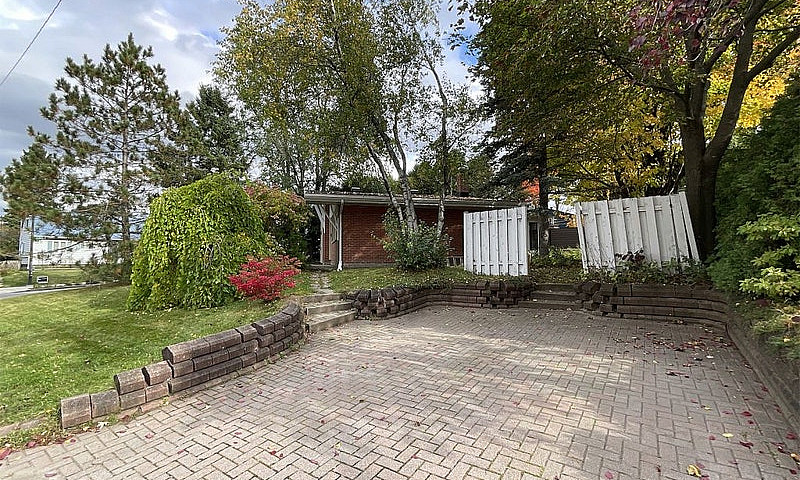 $585,000 - Split Lev...