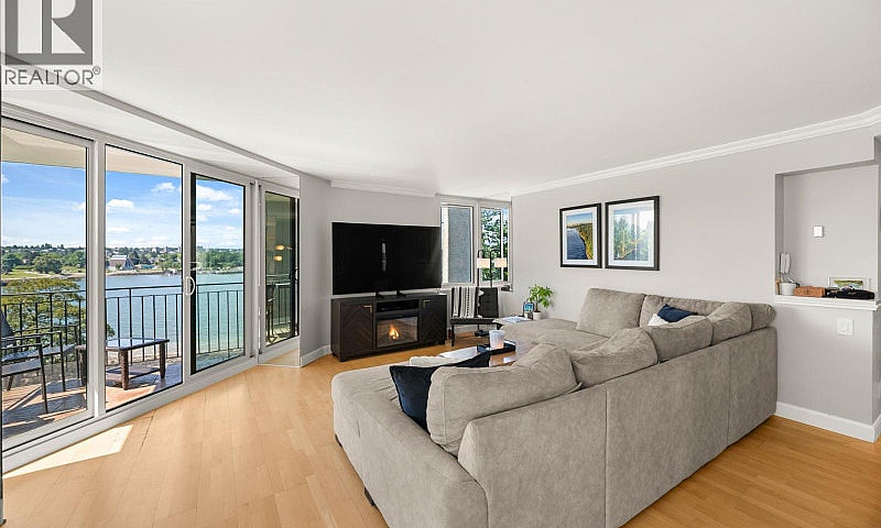 601 1575 Beach Avenu...