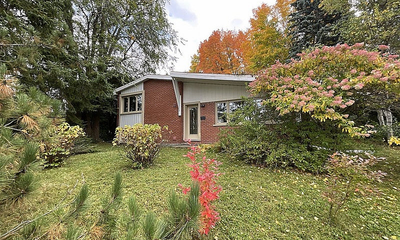 $585,000 - Split Lev...