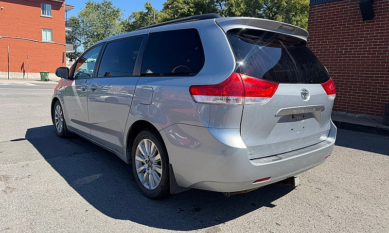 2014 Toyota Sienna L...