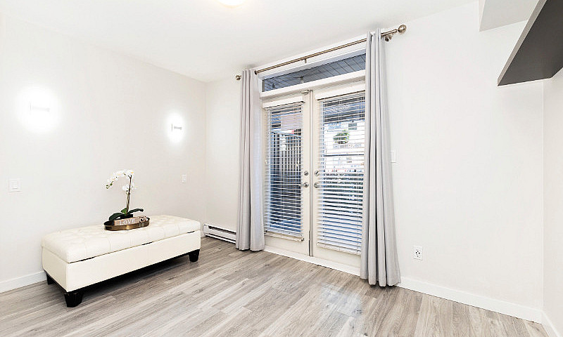 New Listing, Huge 11...