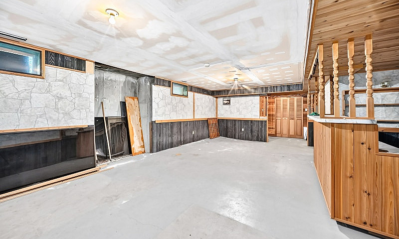 Sprawling Bungalow O...