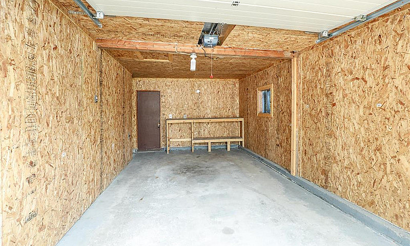 2 Bed, 1 Bath In Lan...