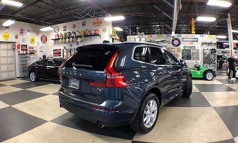 2021 Volvo Xc60 Mome...