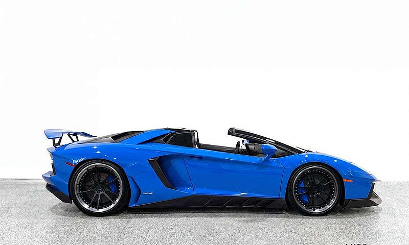 2015 Lamborghini Ave...