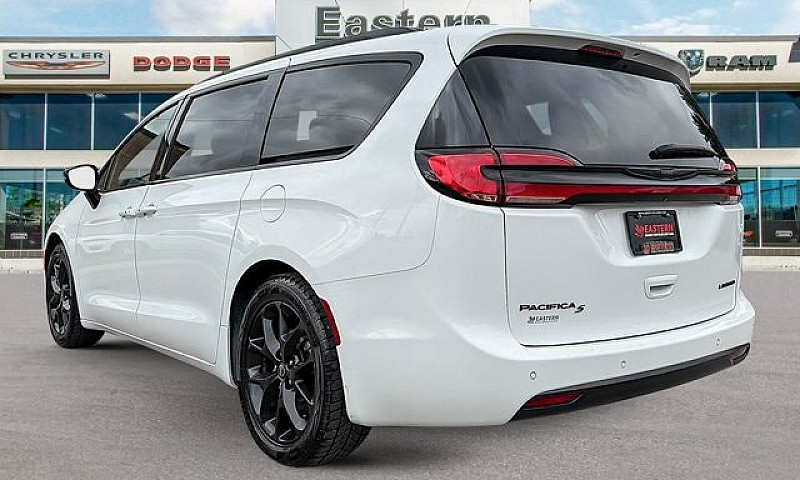 2025 Chrysler Pacifi...