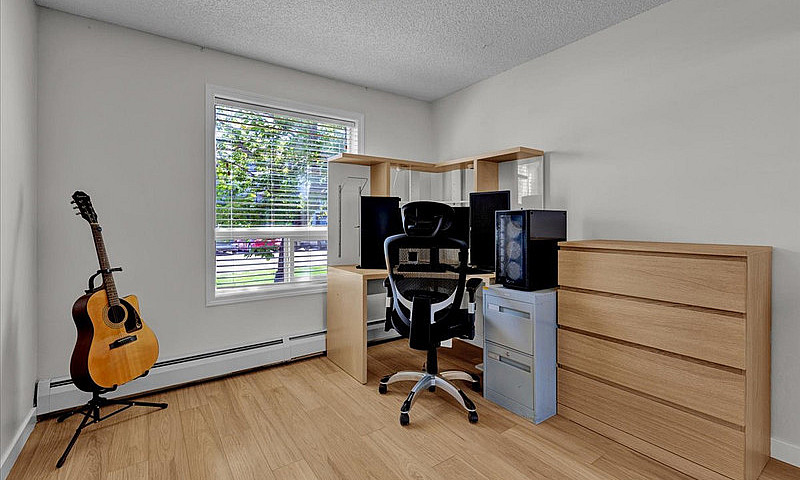 Stylish Condo In Sou...