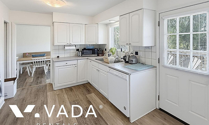 Steveston 3 Br Upper...