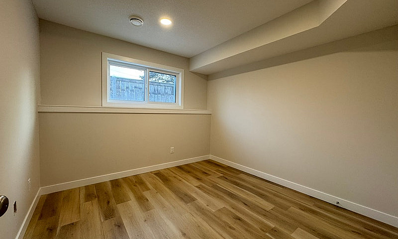 3 Bed In Lacombe - R...