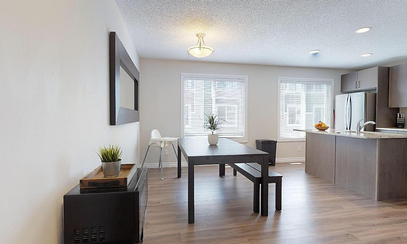 Trendy 3 Bdrm Townho...
