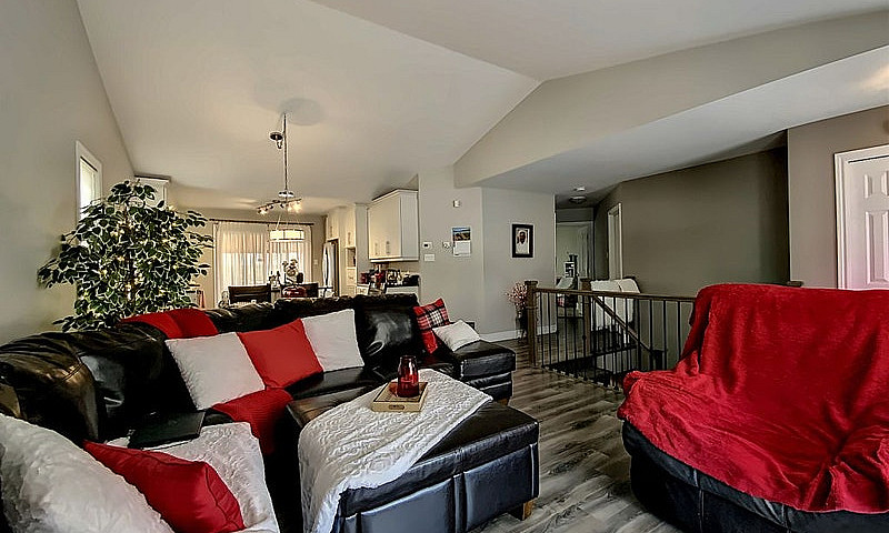 $549,999 - Bungalow ...