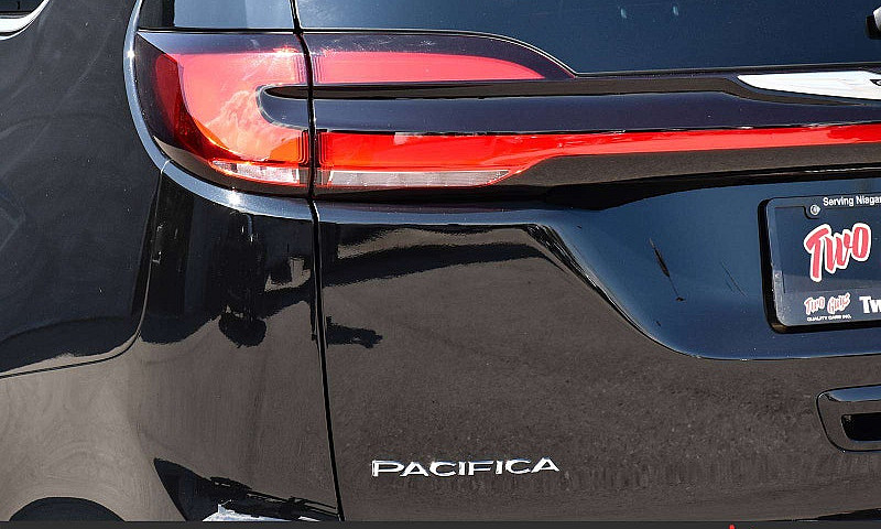 2025 Chrysler Pacifi...