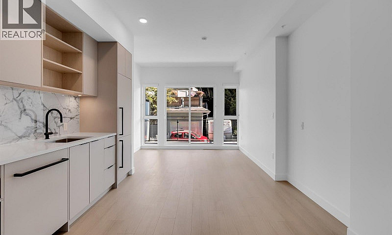 2Xx 422 E 3Rd Street...