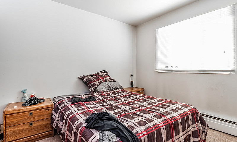 950 Burrows Ave- 1 B...