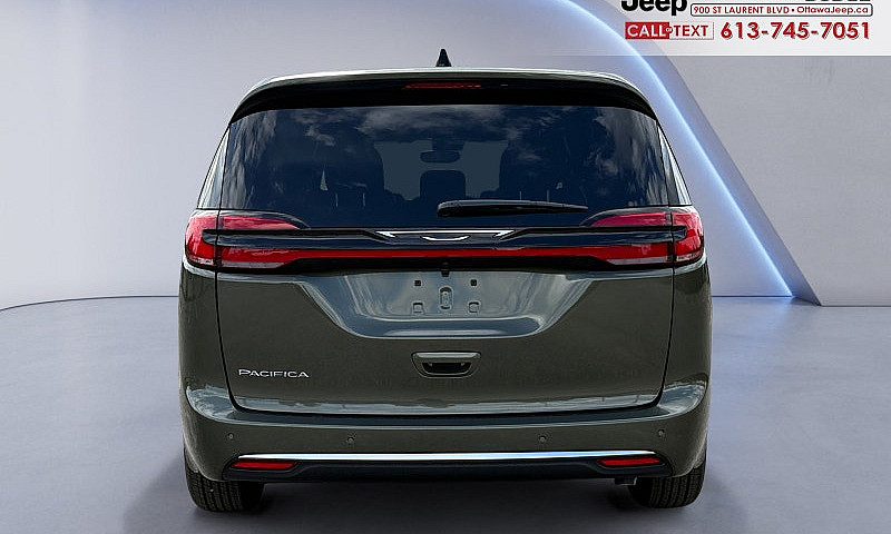 2027 Chrysler Pacifi...