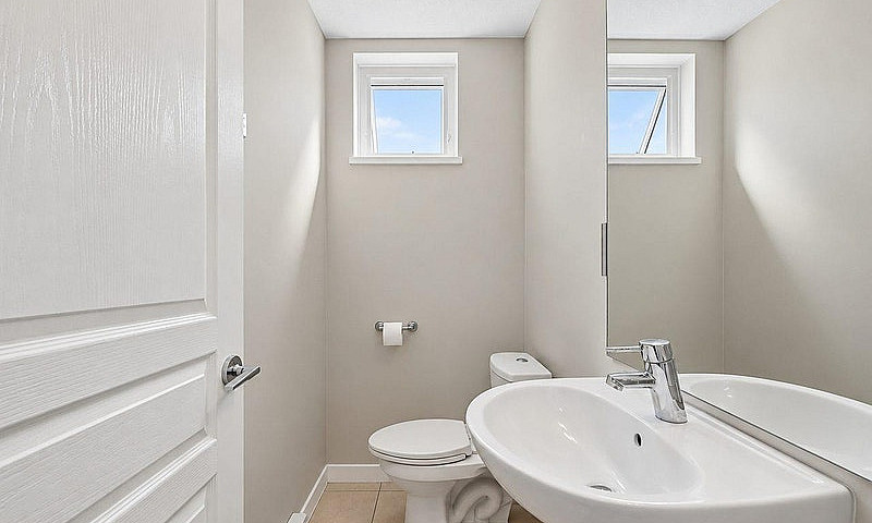 29 10415 Delsom Cres...