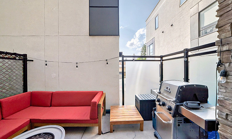 Modern 2 Bed 3 Bath ...
