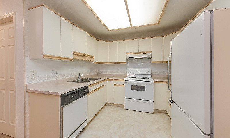 Bright 2 Bedroom, 40...