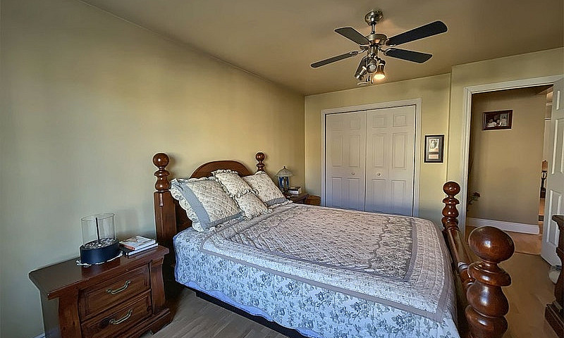 $975,000 - Triplex F...