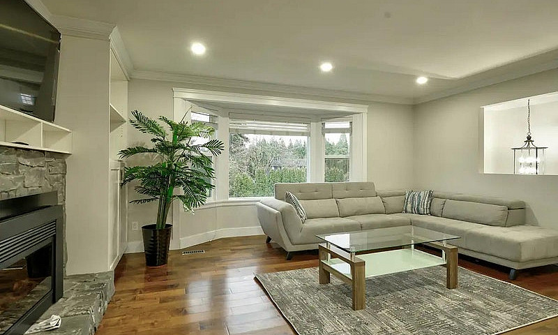 18369 21A Avenue Sur...