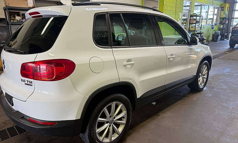 2017 Volkswagen Tigu...