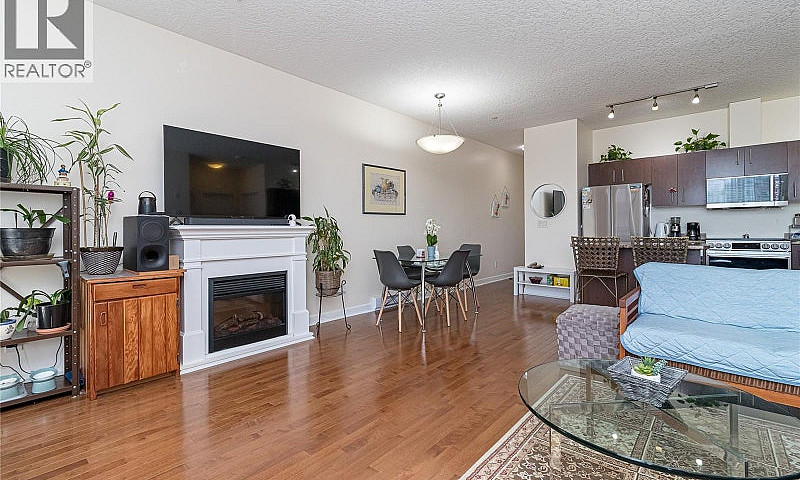 401 825 Goldstream A...