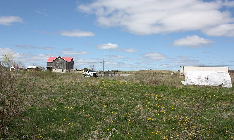 Great Location! Comm...