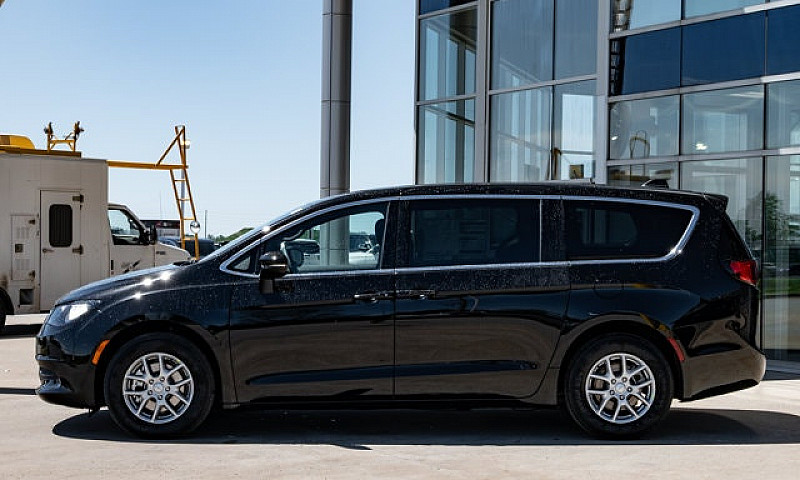 2027 Chrysler Grand ...