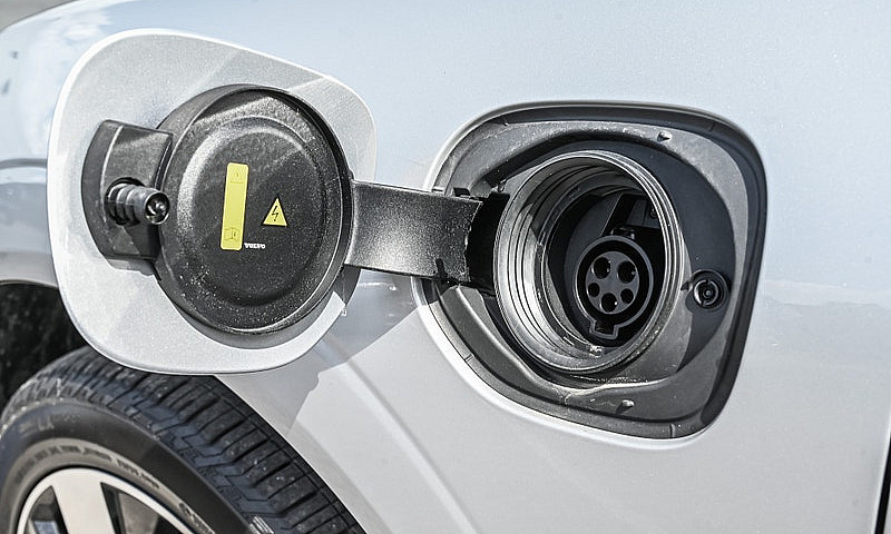 2025 Volvo Xc60 Plug...