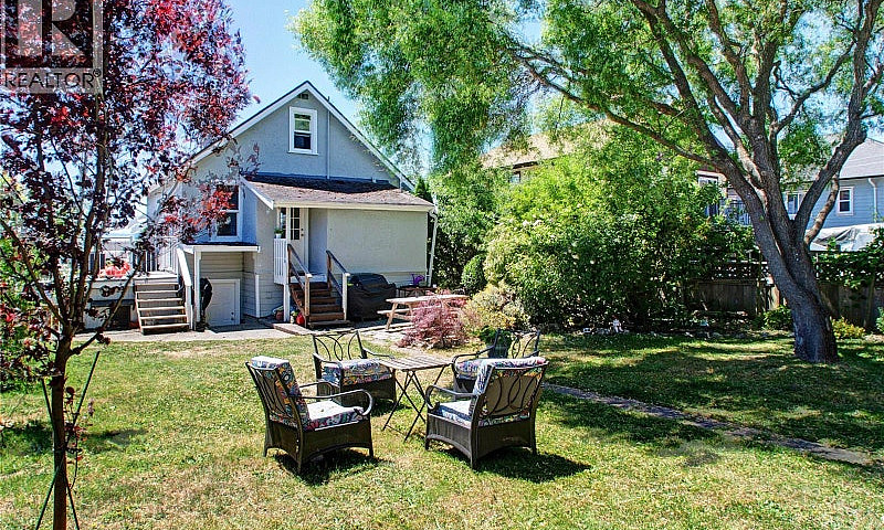 236 Crease Ave Saani...