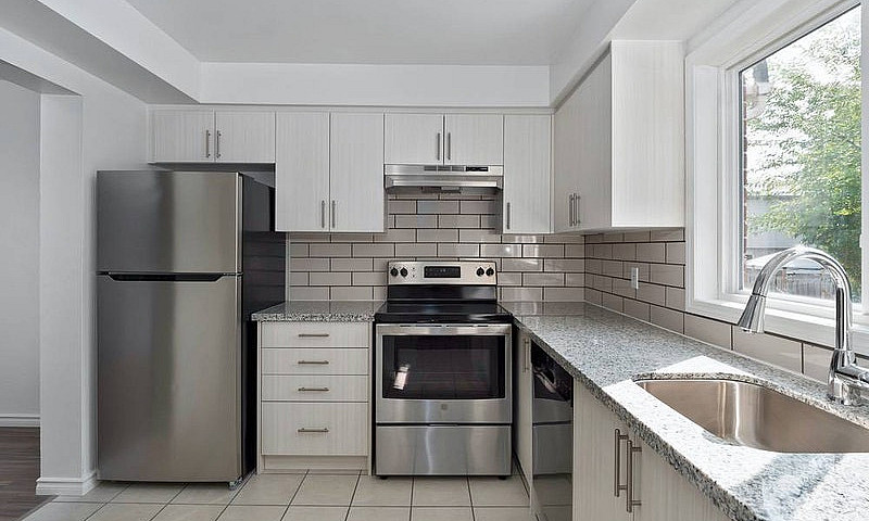 Stoneglen Townhouses...